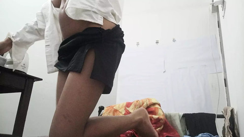 Harlot hitchhiker's sloppy self-pleasure extravaganza in cramped hostel quarters