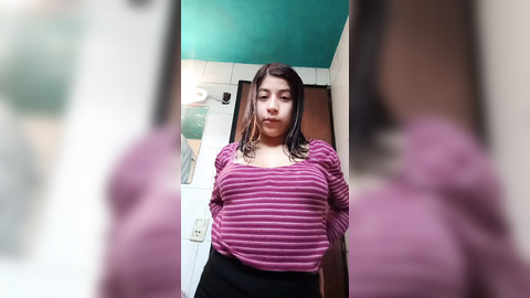 Scorching brunette sex kitten takes on a thick cock🍆 in a depraved cum soaked frenzy!