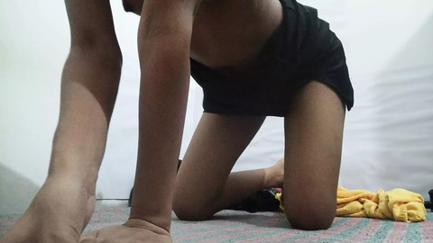 Raunchy teen diva flaunts her succulent slit for the world to ogle