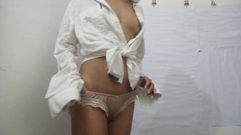 Teen temptress flaunts her miniscule figure, shamelessly showcasing her bare skin