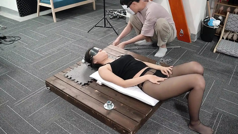 Suspended Girl Craves a Large Dick🍆