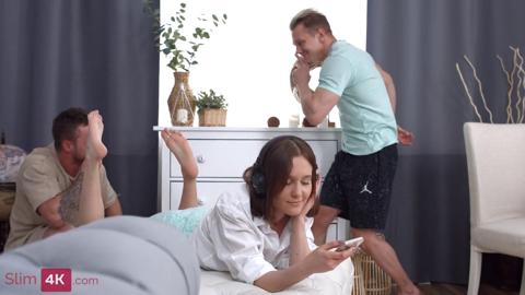 Two dudes get same brunette teen, one cums in her mouth, other goes in her butt🍑, yay!