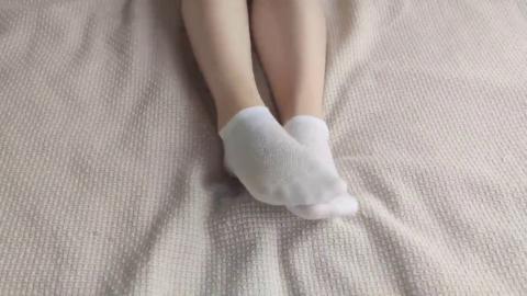 Mind-blowing foot fetish encounter in fresh white ankle socks