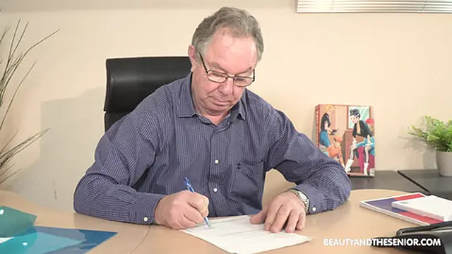 hunk′s raw booty pounder makes Rebecca′s butt🍑 black in more ways than one