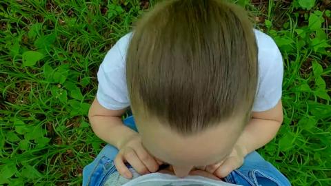 Teen amateur gives sloppy wet BJ & whisks away bush league handjob in woods