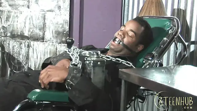 Sydnee Capri gets pounded by massive black schlong down her fat booty hole