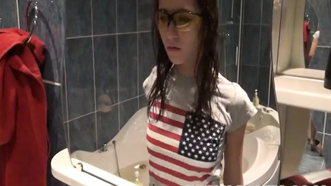 Juicy young coed wets her box in scorching water