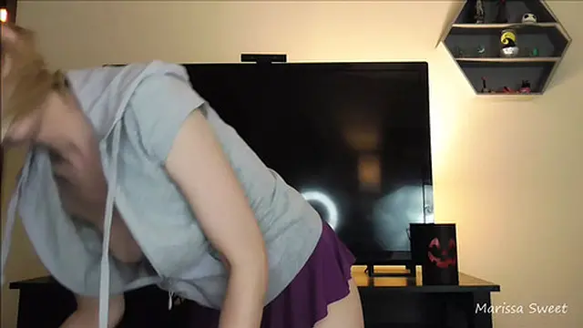 Marissa Sweet Lures the Neighborhood with Passion