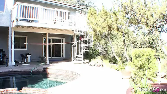 Step-girlfriend Lures milf′s Friend for a Naughty😈 Night When Alone