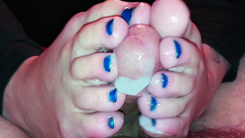 Perfect Cute Toes Giving Hot Girlfriend Footjob In HD, Cum On Feet