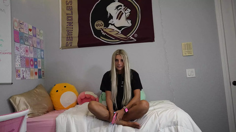 College Teen Makes a Big Dick Cum in Her Dorm Room!!