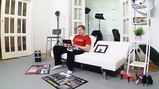 Russian Girl′s Virginal Fantasy Fulfilled by陌生Man - Pure Amateurs