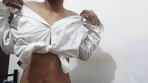 Paki girl exploring her shaved pussy🌮️
