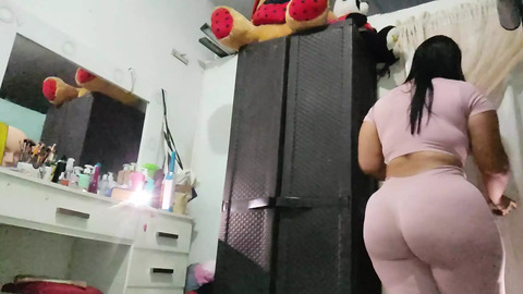 CAMELTOE stepmother captured on video CULONA in tight lycra