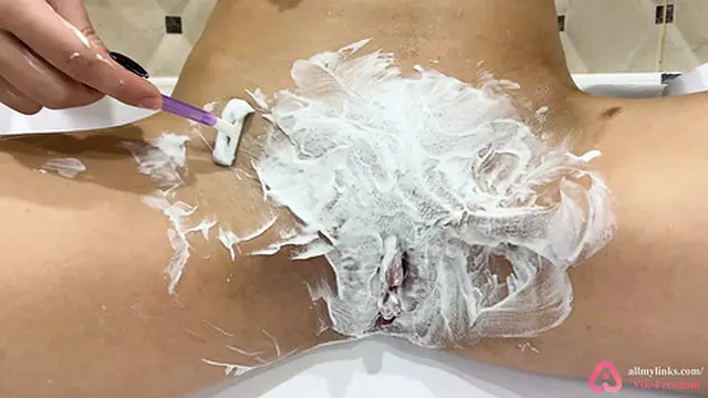 Close Up pussy🌮️ Shaving by a Stunning Natural Titted Blonde - POV