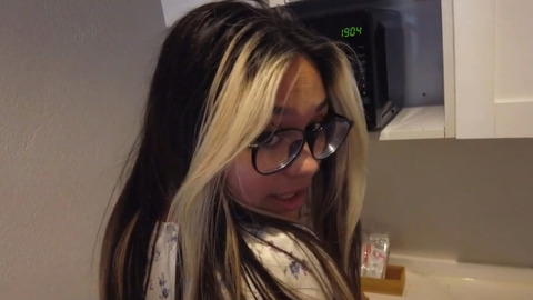 Hot Glasses-Wearing Vixen Deepthroats Tiny D**k