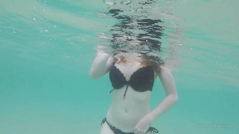 German Bimbo's Public色情Show: Big Tits, Wet Panties & Sizzling淫Worship On The Beach