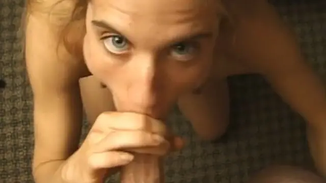 Hot blonde gives incredible POV job on tiny dick🍆