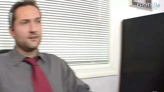 Japanese girlfriend screaming like a Learjet while getting banged