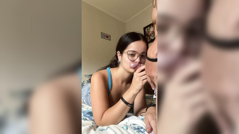  Busty brunette nerdy girl performing a deep throat on Wellington's huge dick🌭 while facing the mirror in jeans