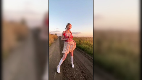 Seductively Dancing Teen Elza Kom In Explicit Oktoberfest情趣