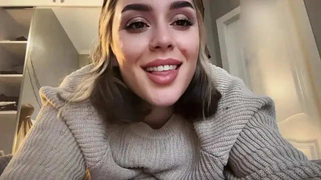 Sexy brunette pleases her friend with a blowjob and takes his cock🍆 into her moist pussy🌮️