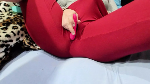 Sexy chick gets messy with her dildo!