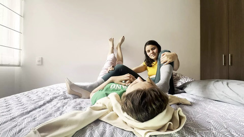 I love that she crushes me so I can feel her heels and ass on my face until she cums