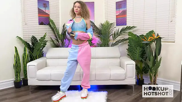 Teen Babe Allie Addison Struggles to Take a Large Penis🌭 Inside!