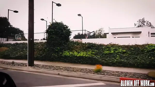 Eden′s Face Covered in Sperm as She Gets Blown