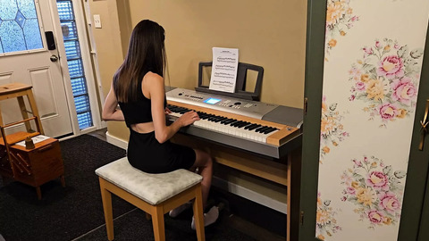 Teacher seduced her piano pupil