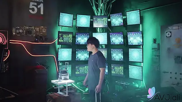 Sexy taiwan babe yoyo has an old friend from uni visit her and fuck her