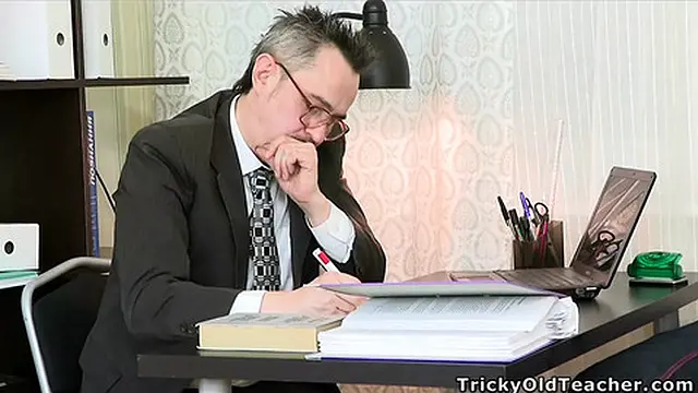 Teacher pleases young student with blowjob and deep penetration