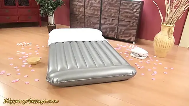 Black teen overwhelmed by a massive cock🌭