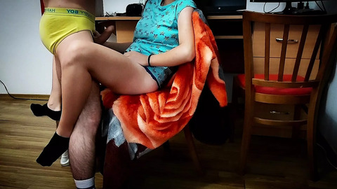 A quick sex on this old chair