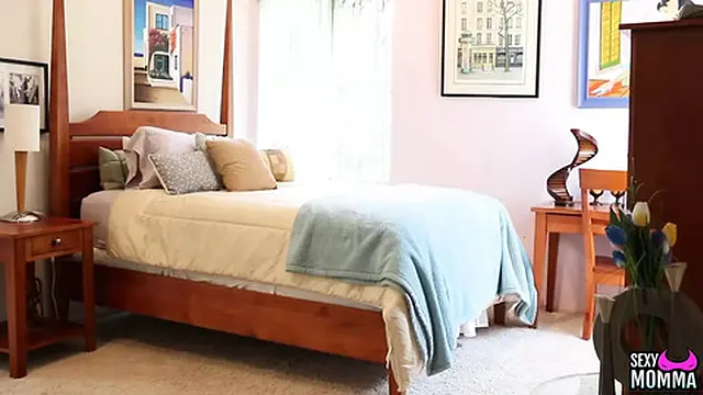 Ashlyn′s milf Eats Her Twat!