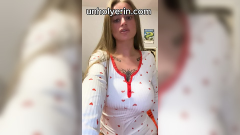 Watch this Scottish goth teen every inch of her fingers teasing moans from deep inside