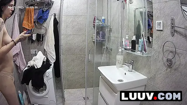 LUUV  A tattooed girl accidentally streams her shower to her followers