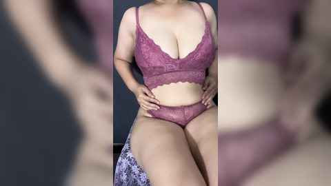 Tobrut woman squeezes big behind bra