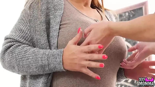 Dorothy finds girlfriend Amirah Adara on porn sites!