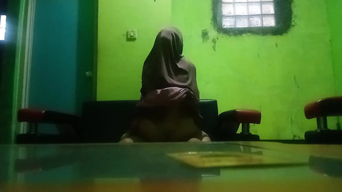 My cousin's pussy wiggle is so delicious.
