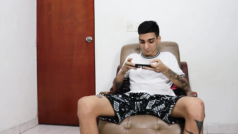 MY STEPSISTER WAS DOING THE CLEANING IN THE ROOM AND SEDUCED ME TO FUCK HER BECAUSE SHE WAS STRESSED, I PUT MY COCK IN HER VERY RICH