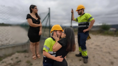 FROM WORK to TEMPTATION: Worker and Stranger LET THEMSELVES BE CARRIED AWAY IN PUBLIC