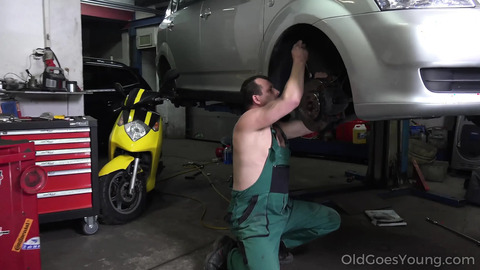 Mechanic Polishes Beautiful Babe's Face with Fresh Sperm