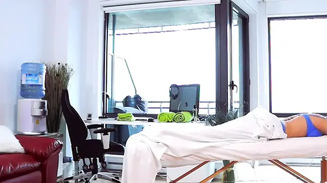 Cunt of Hot Amateur Girl Gets Wet by Masseur