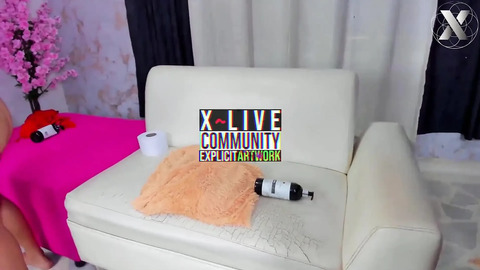 Mutual Masturbation with Oil for Better Gliding