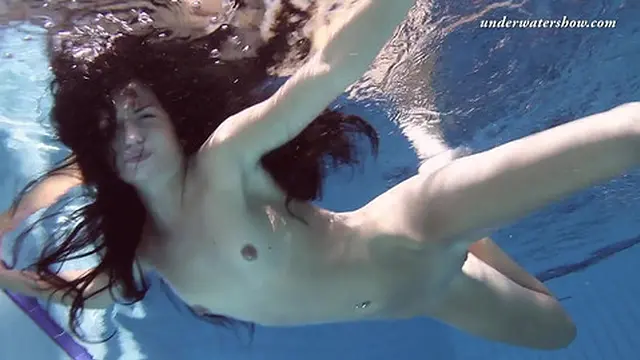 Underwater sex kitten exploits her fishy fantasies