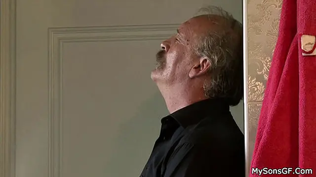 Nasty cheater′s pussy✌ gets pounded by her older sugar hunk′s filthy load′