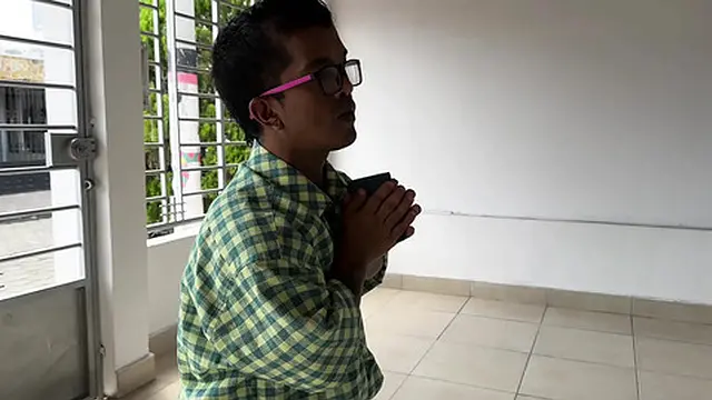 Big Ass Latina Seduces a Small Religious Man Who Visits Her to Preach to Her but Ends up Him Hard Until She Receives All Hismilk