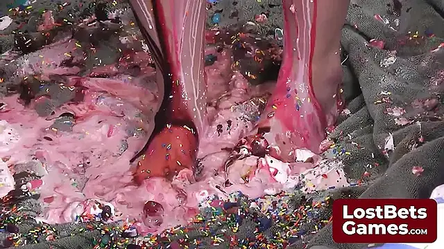 A Tantalizing Strip Facial Game Where Girls Take Turns with a Knob